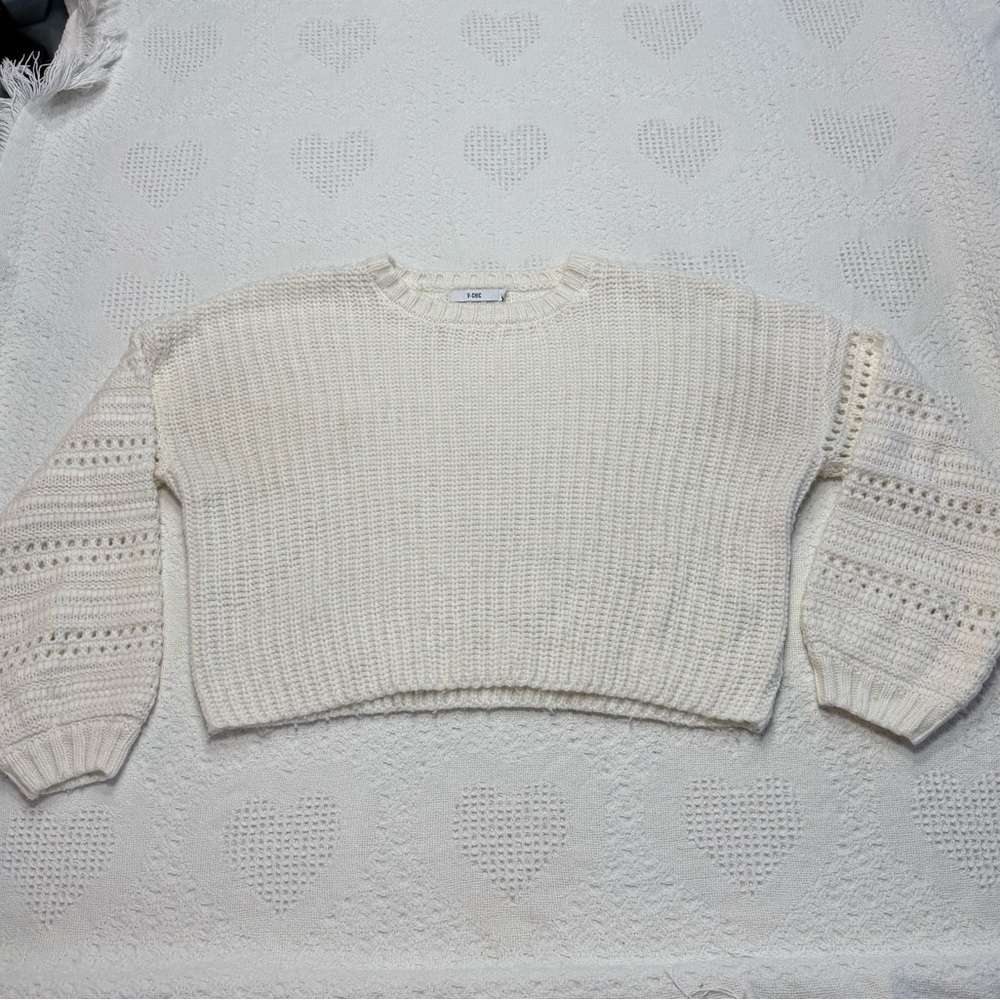 V Chic White Cropped Sweater (M)
